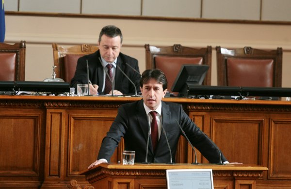 Корман Исмаилов е предложен за служебен министър на транспорта и съобщенията в проектокабинет с мандат на Андрей Гюров. Политик с дългогодишен парламентарен опит и преминал през различни етапи на българския политически живот, Исмаилов е познат както с участието си в ДПС, така и с последвалото си дистанциране от партията и включването му в реформаторския формат вдясно.
